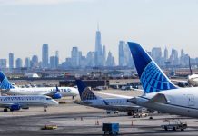 United Airlines says it will boot passengers who refuse to use headphones on planes