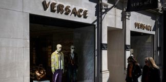 Prada Group says it has purchased fashion rival Versace in a deal worth nearly $1.4 billion