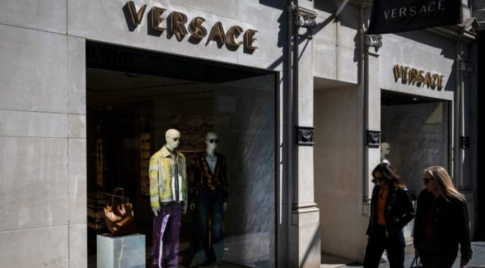 Prada Group says it has purchased fashion rival Versace in a deal worth nearly $1.4 billion